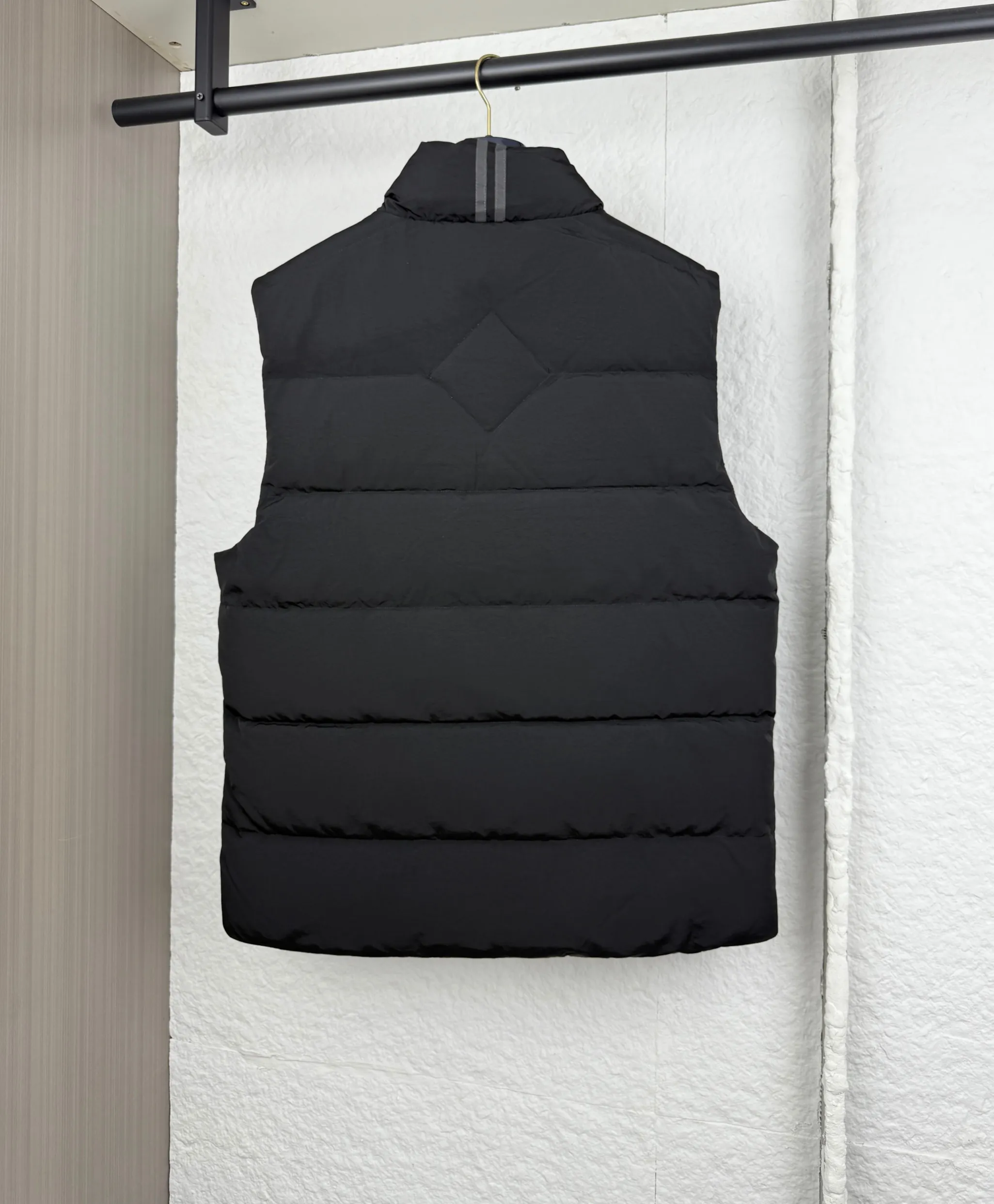 P710 Canada Goose Canada Goose Crofton Series Black Label Lightweight Down Vest S/M/L/XL